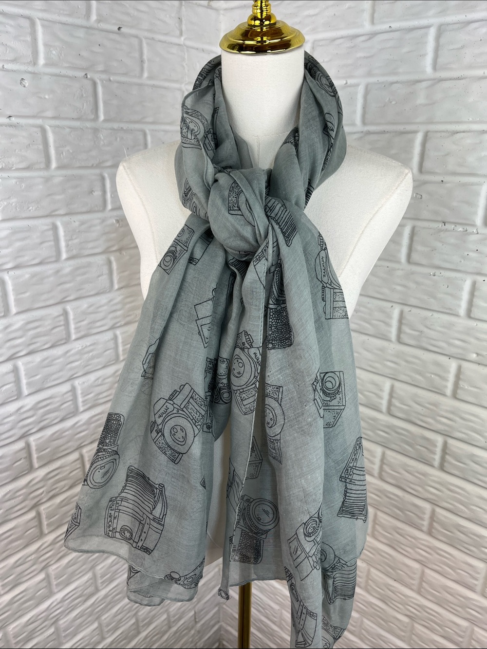 UNBRANDED CAMERA PHOTOGRAPHER SCARF CLASSIC CAMERA PRINT GRAY AND BLACK 38x71